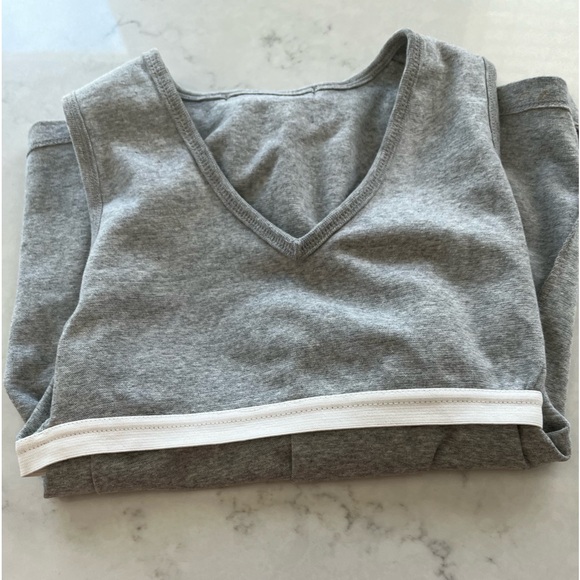 6 Tank Tops - Picture 15 of 15